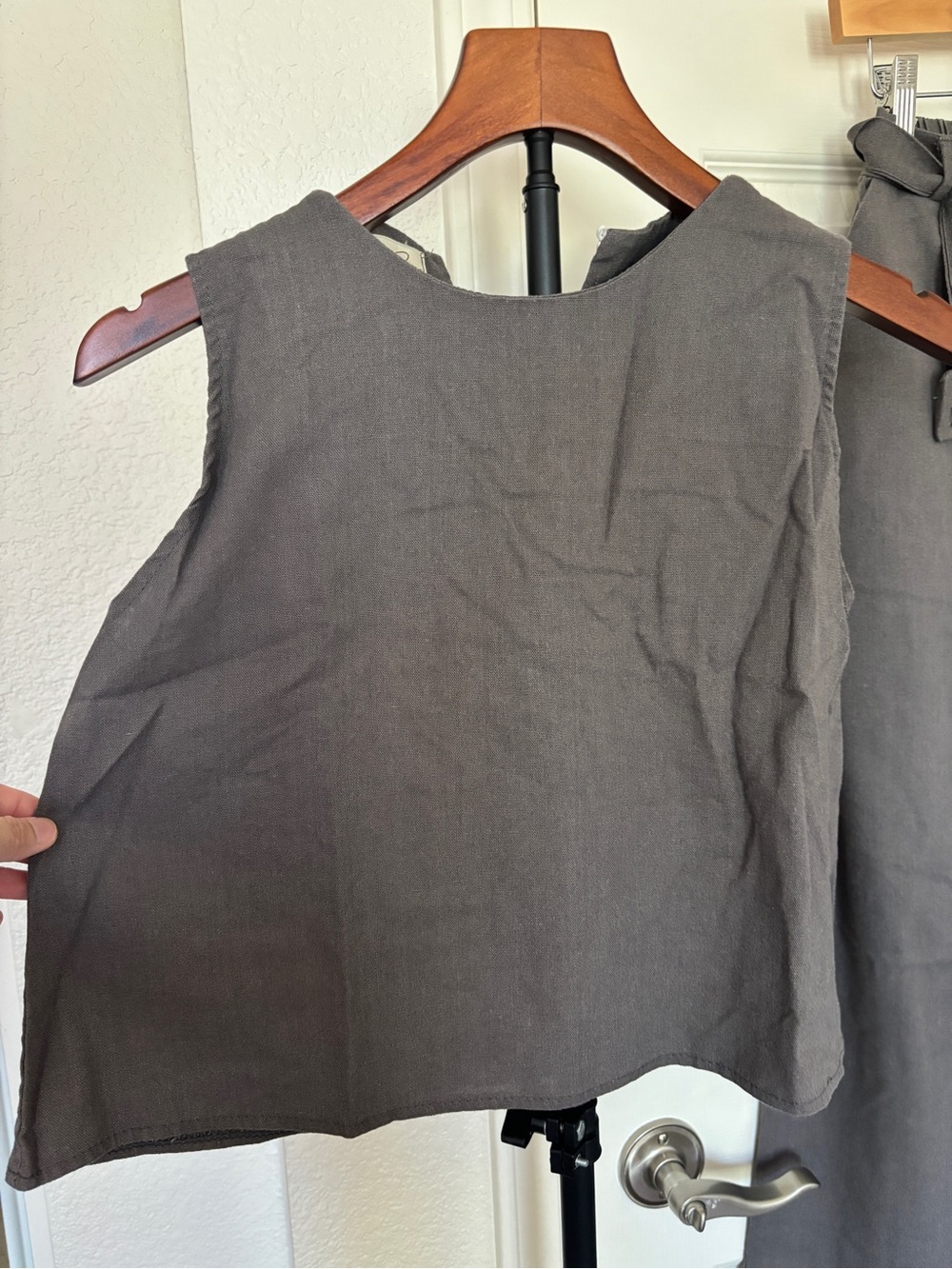 Women's Two-Piece Sleeveless Top & High-Waist Belted Pants - purplishGray - Picture 2 of 3